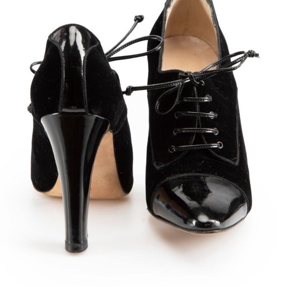 Manolo Blahnik Black Patent Leather Heels - Picture 2 of 5